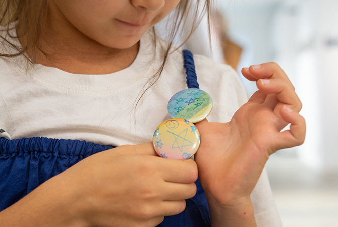 MAKING CAN BADGES – 自由にペイント!缶バッジづくり @ SATORISA KIDS WORKSHOP